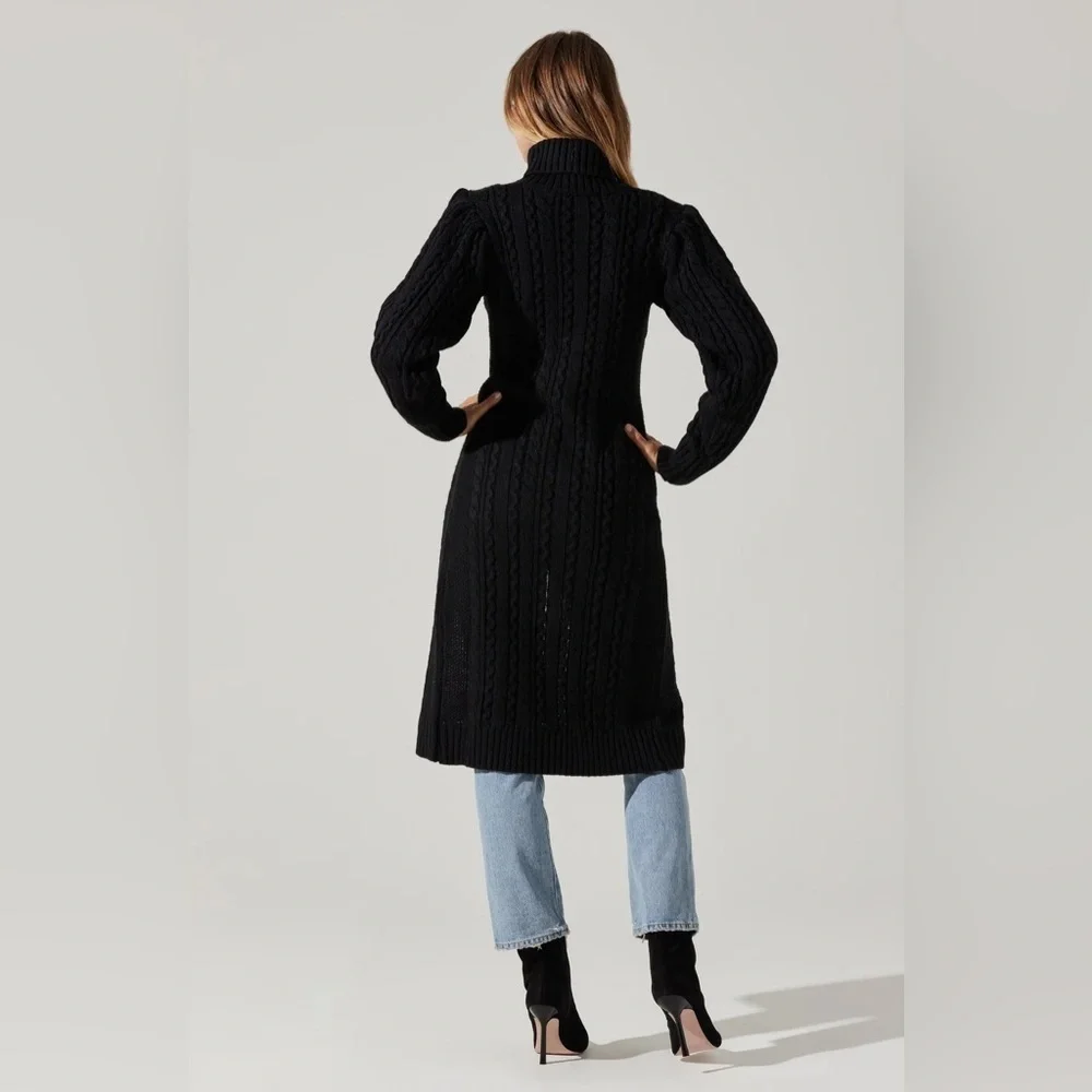 ASTR the Label High Slit Csnle Knit Sweater - Picture 6 of 7